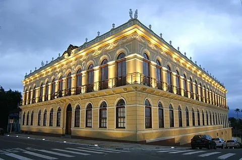 Palacete 10 de Julho em Pindamonhangaba